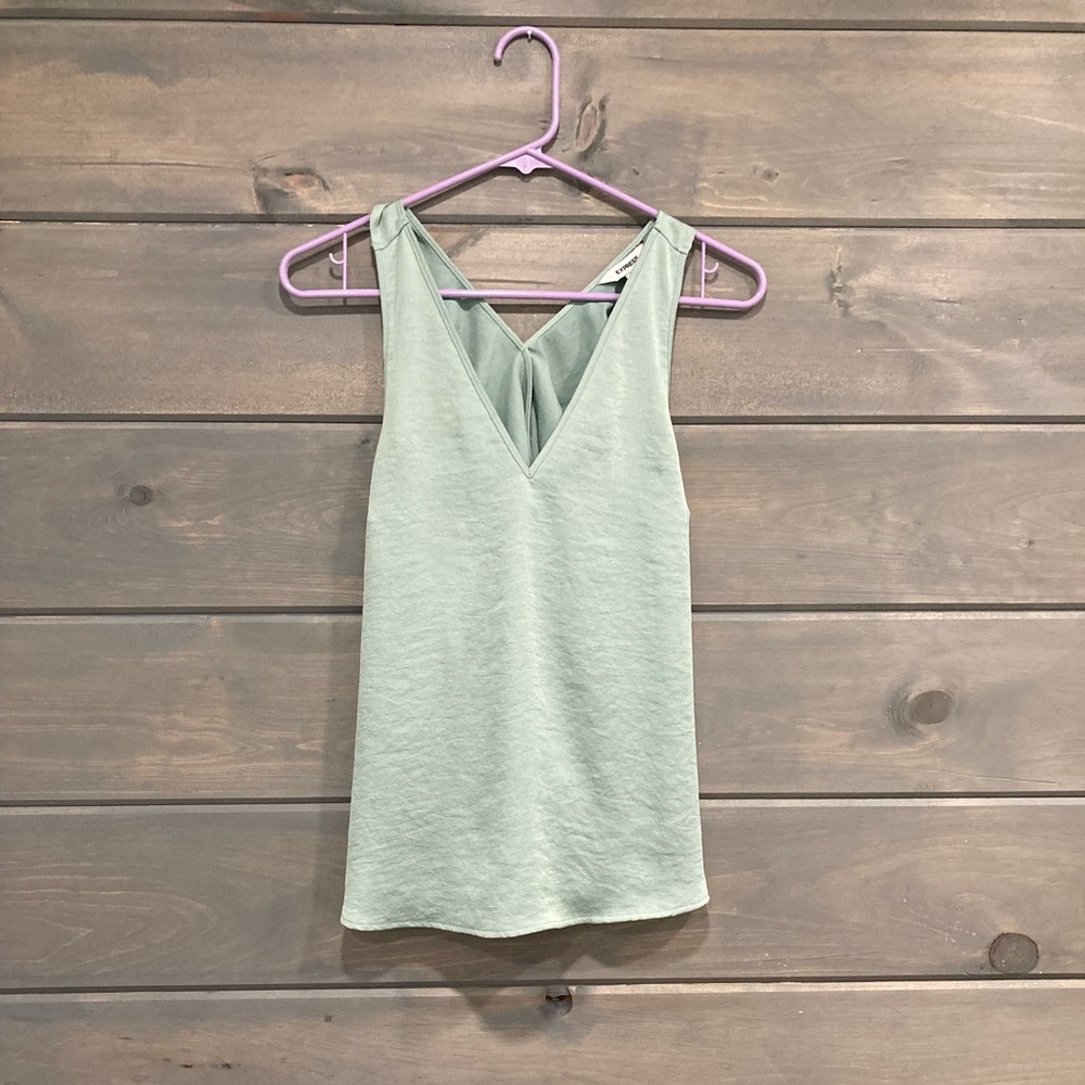 Women’s Express V-Neck Sleeveless Top